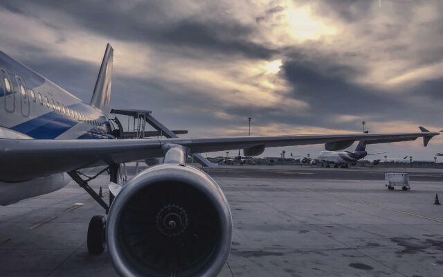avion dans le ciel